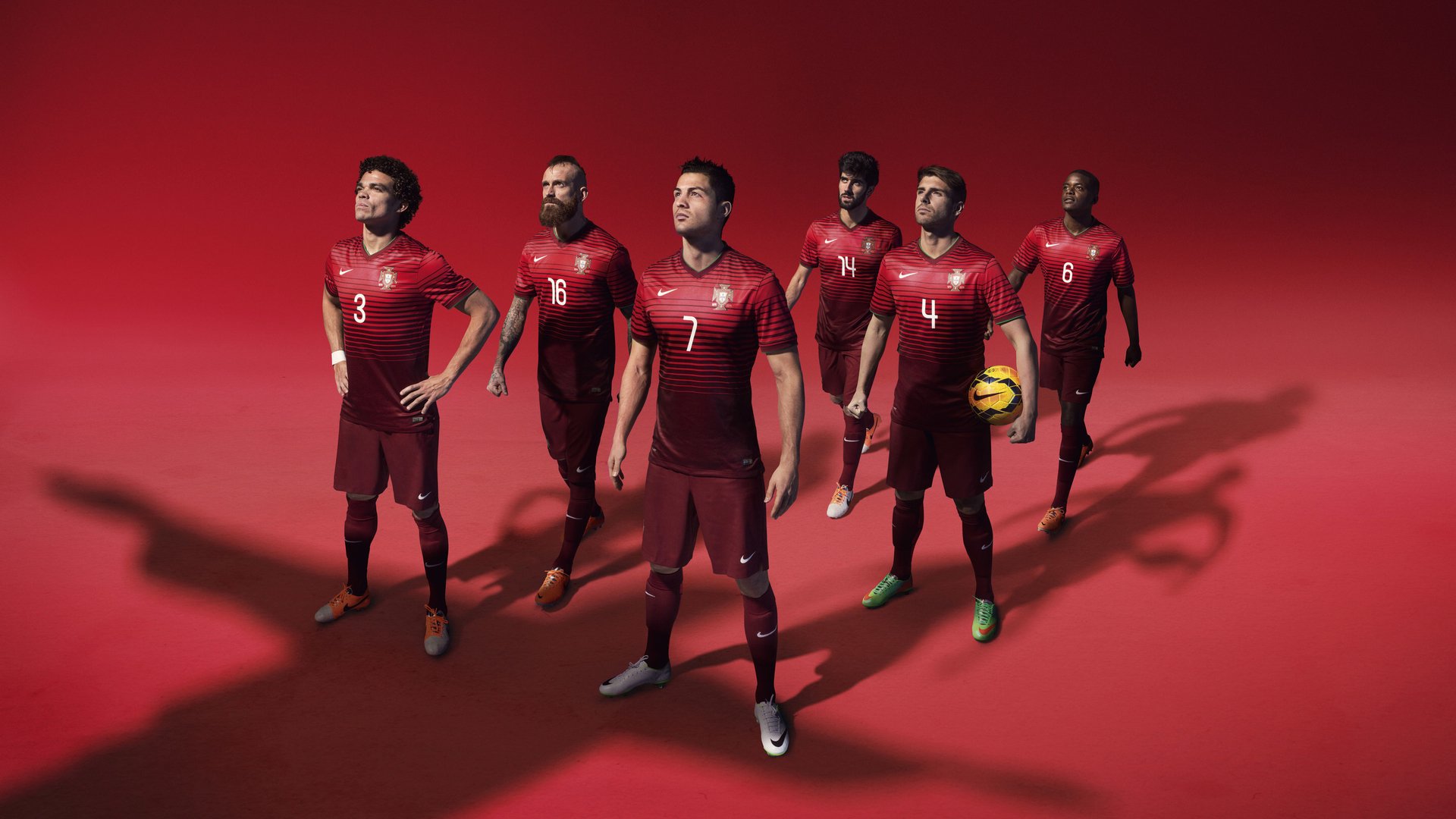 莱万多夫斯基赛事官方发布大胜新规，老鹰争议不断！